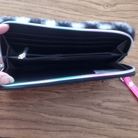 Girls wristlet, purse, wallet. - Picture 5 of 5